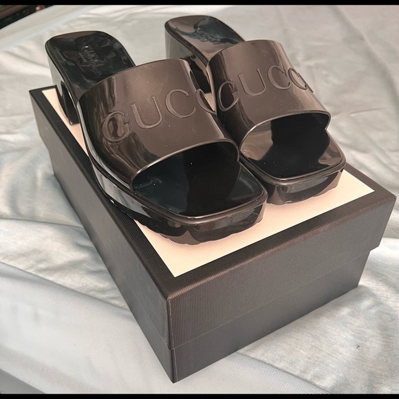Gucci Shoes - Womens size 10 sandal